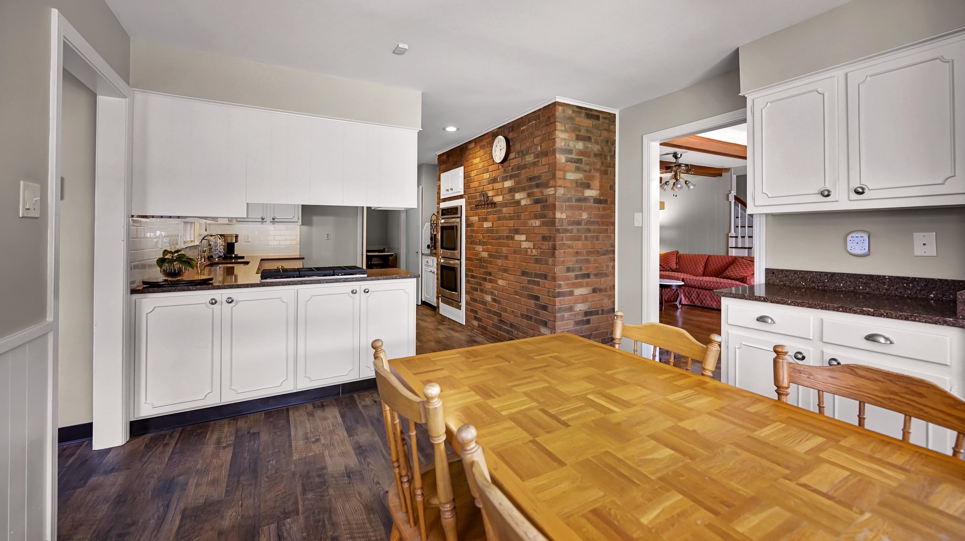 2439 MACKINNON DR