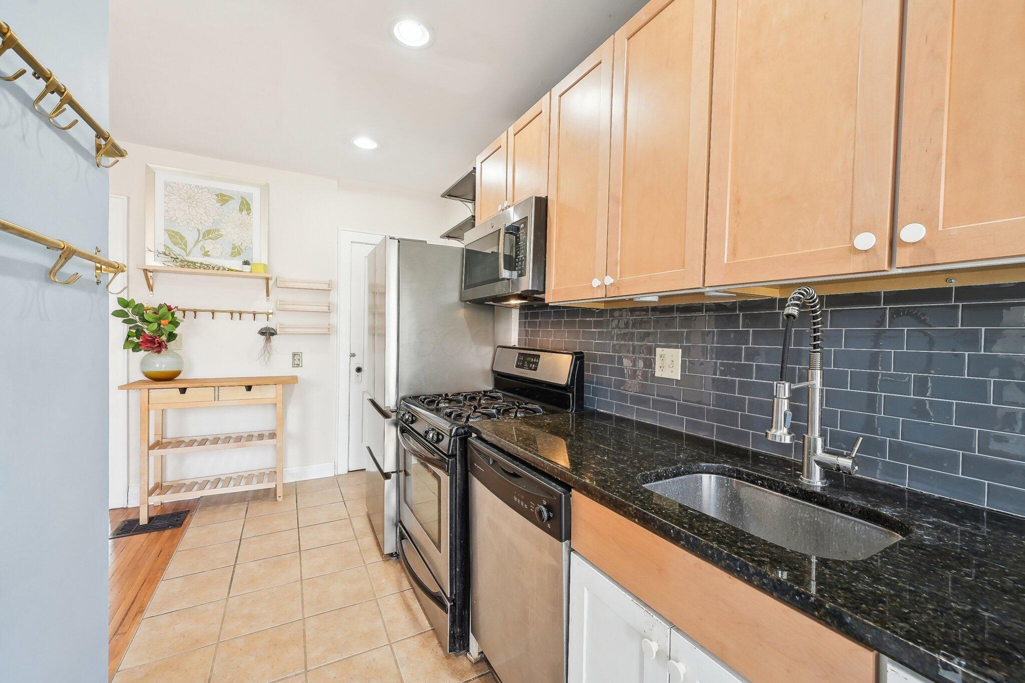1156 Northwest Boulevard, 1156