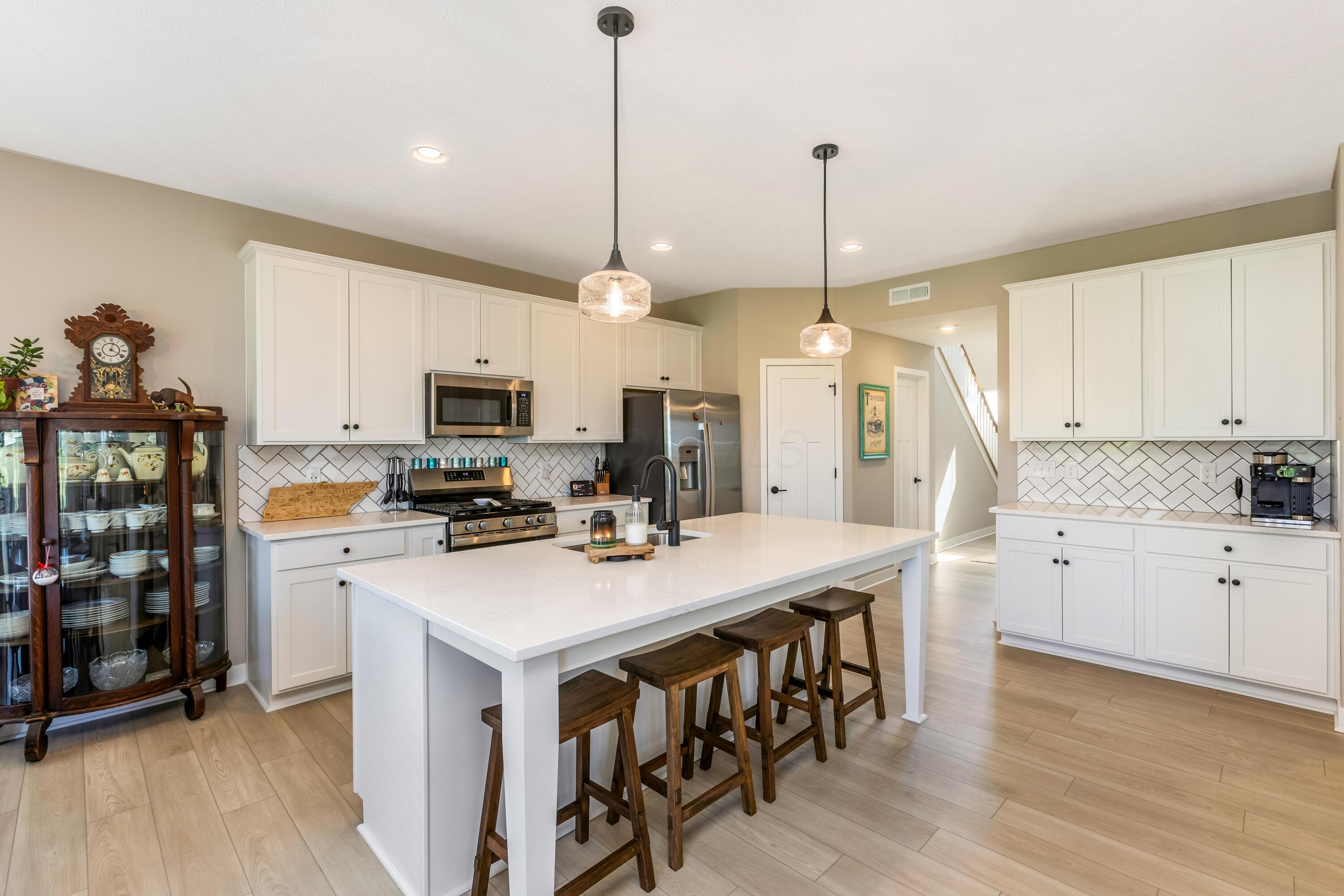 2125 Aerotrain Court N, 1074