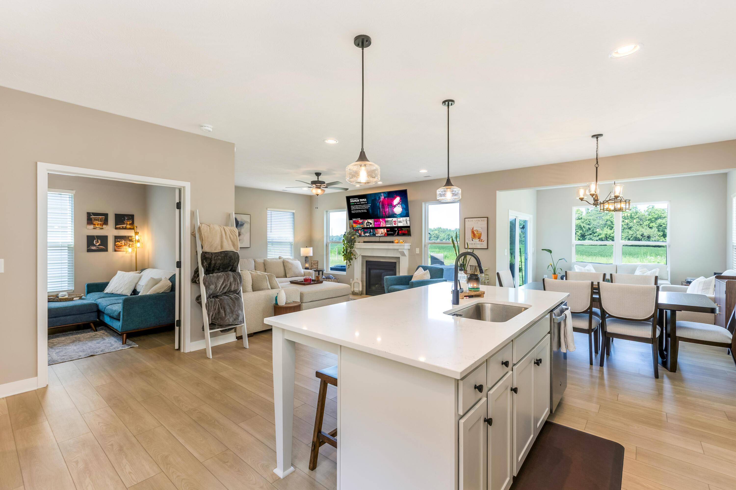 2125 Aerotrain Court N, 1074