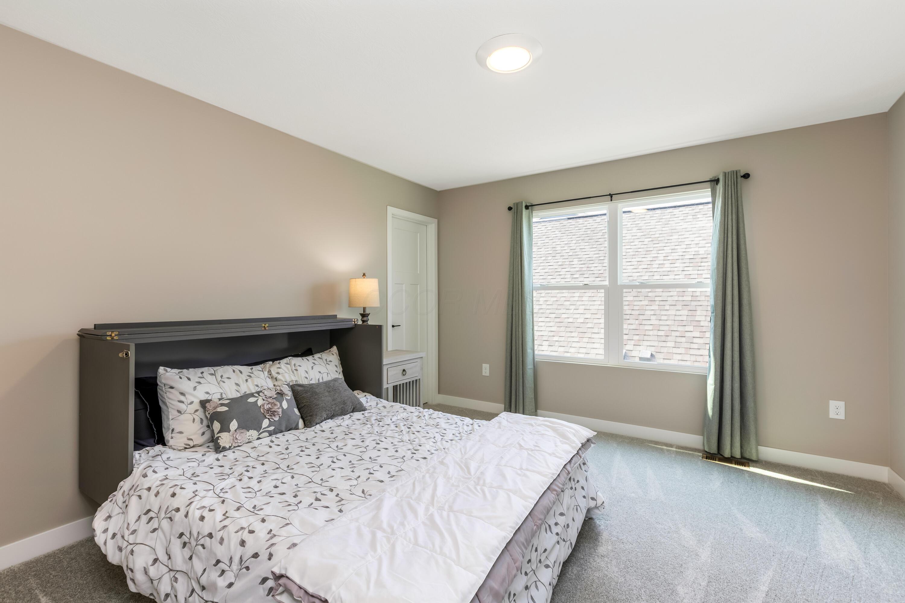 2125 Aerotrain Court N, 1074