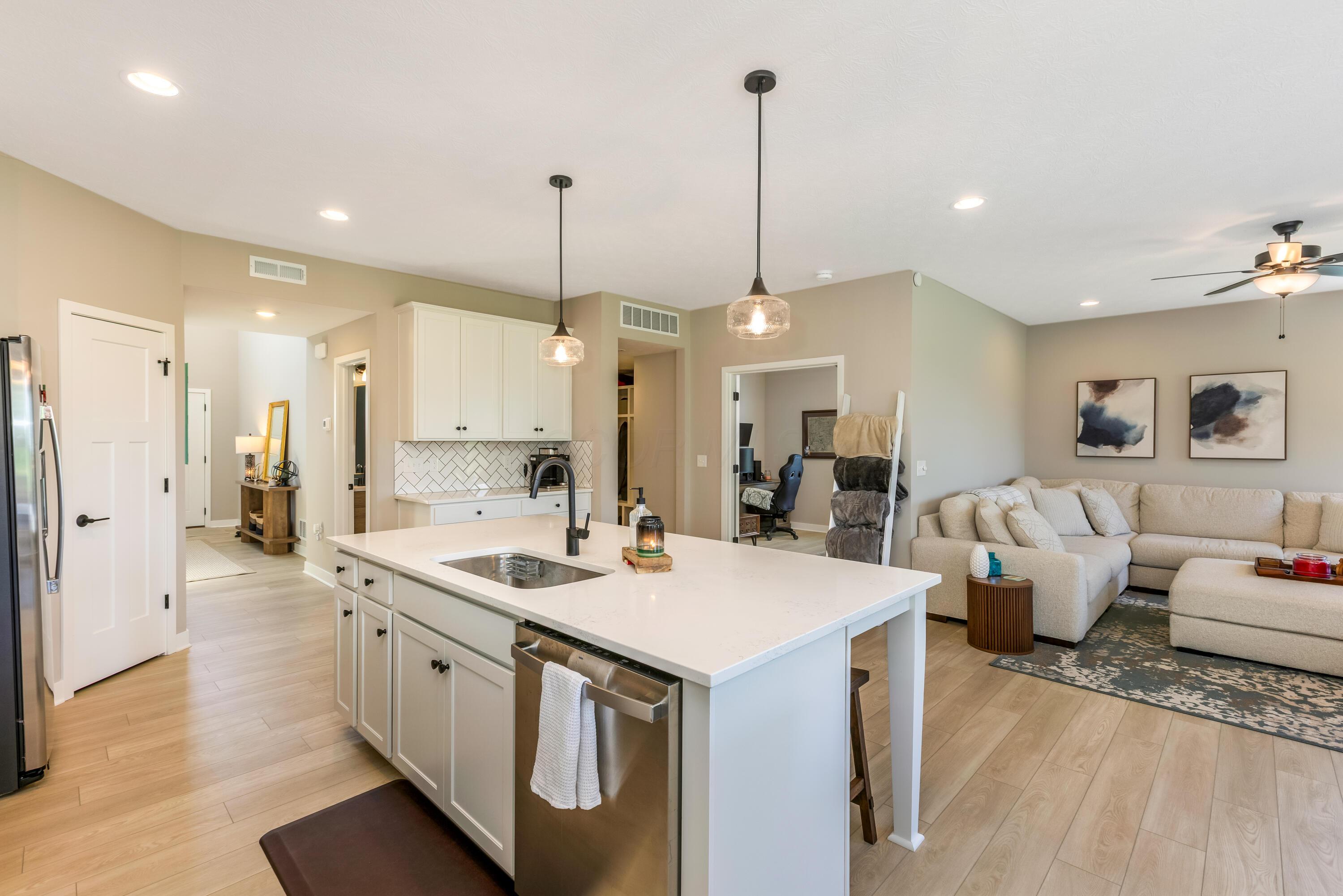 2125 Aerotrain Court N, 1074