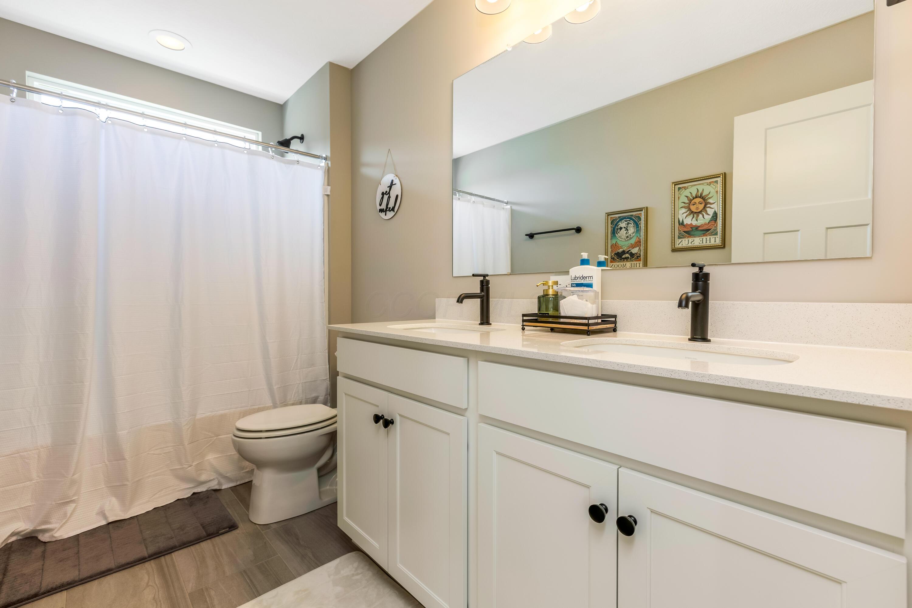 2125 Aerotrain Court N, 1074