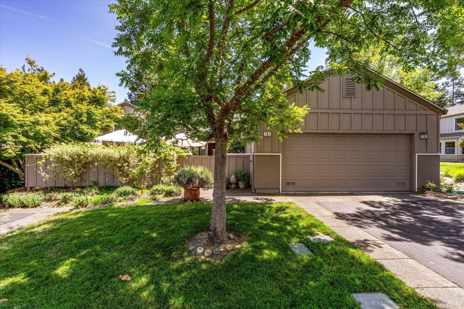 701 Amherst Cir photo