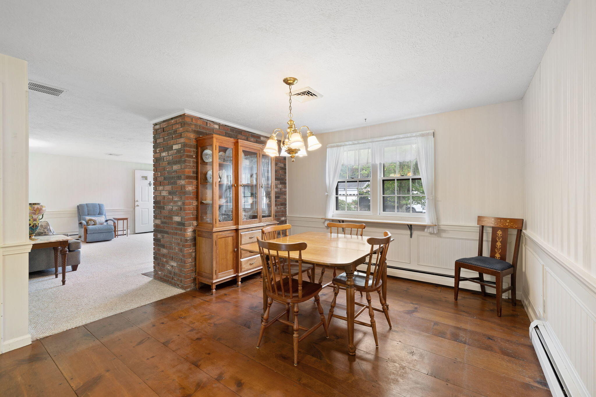 36 LONGFELLOW Drive