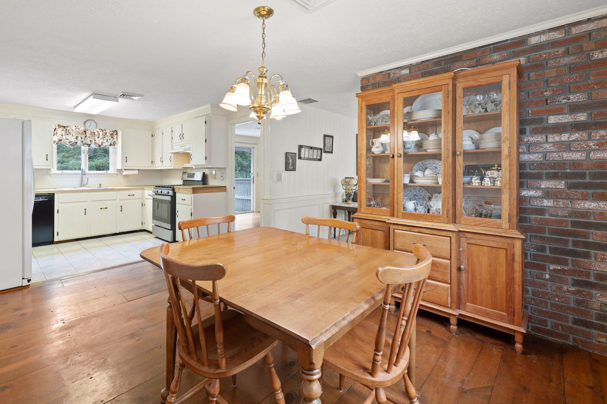 36 LONGFELLOW Drive