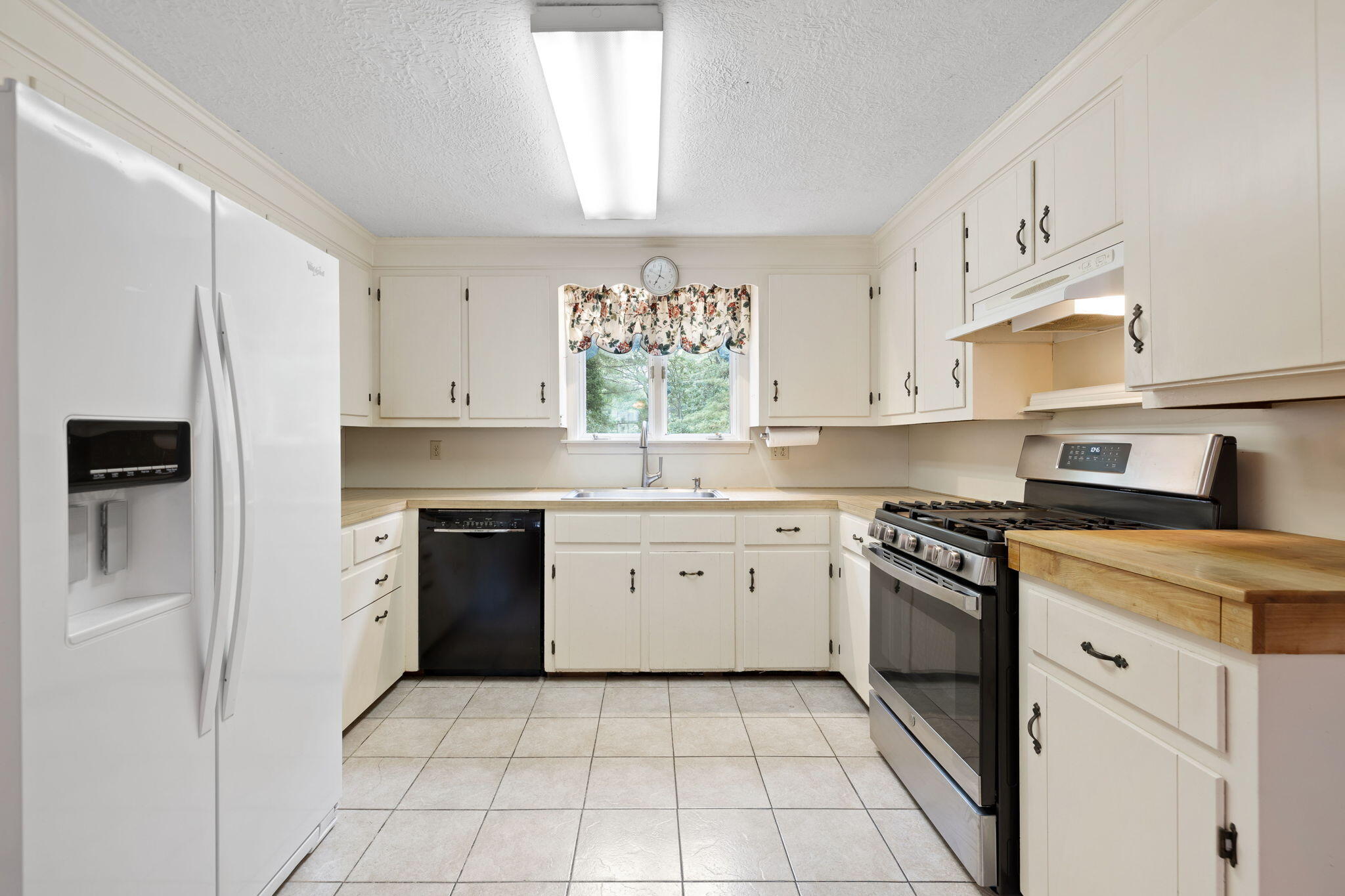 36 LONGFELLOW Drive