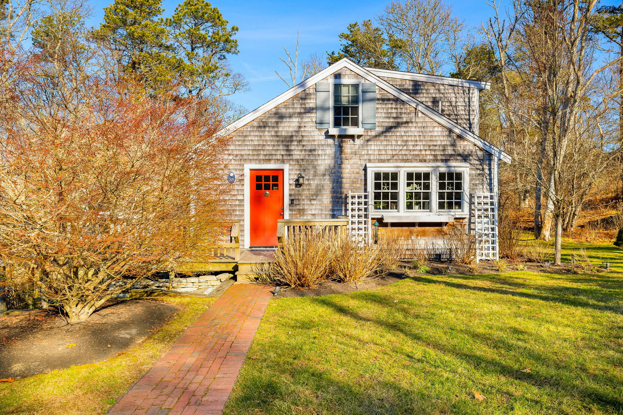 35 LAKEVIEW Drive