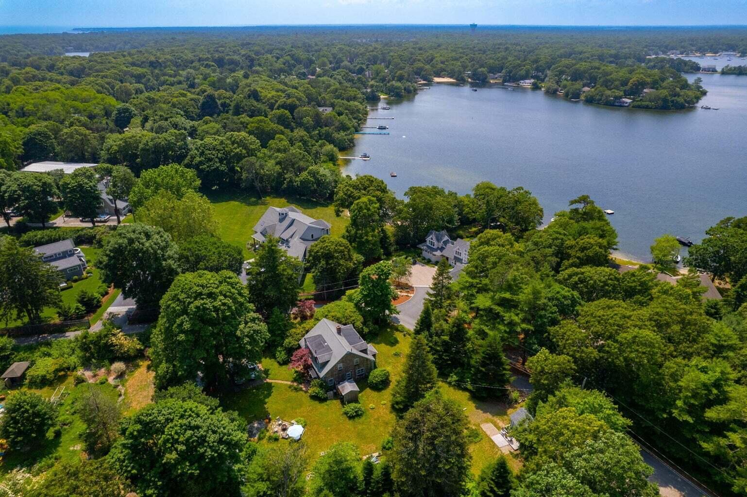 58 LOOMIS Lane