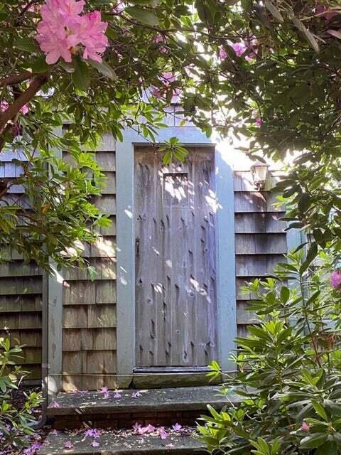58 LOOMIS Lane
