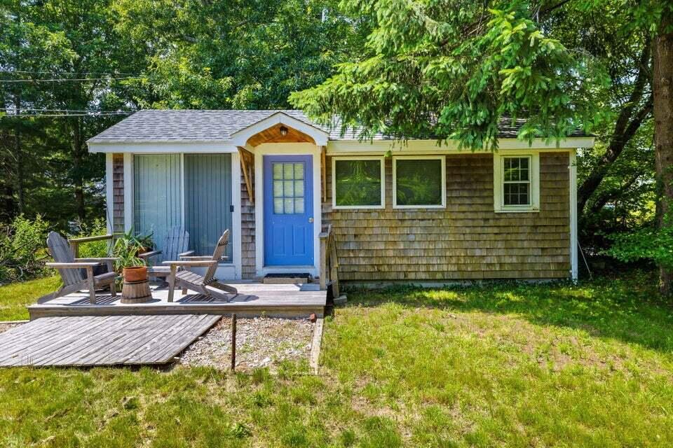 58 LOOMIS Lane