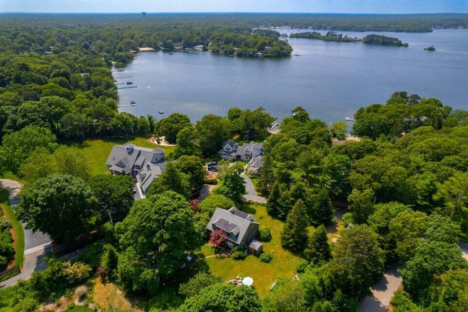 58 LOOMIS Lane