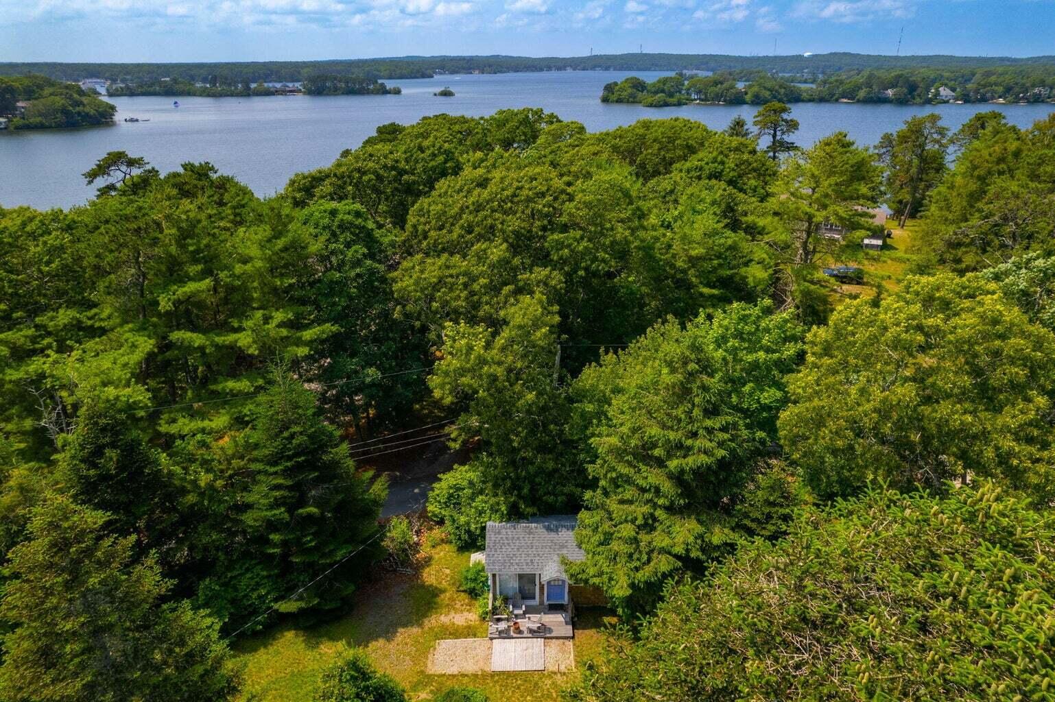 58 LOOMIS Lane