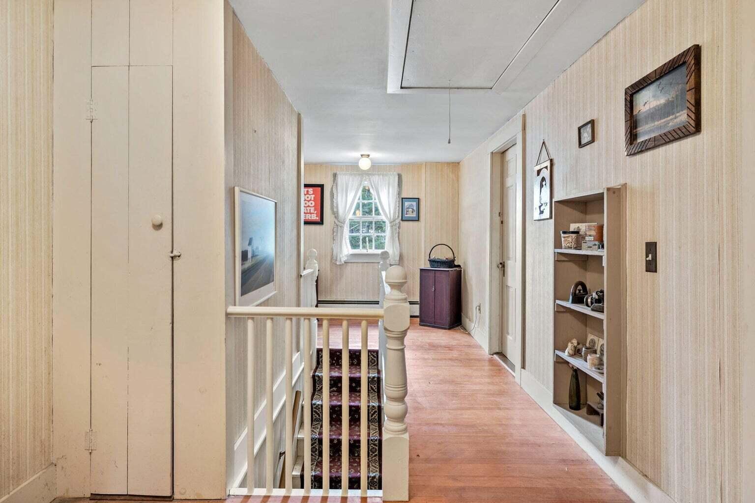 58 LOOMIS Lane