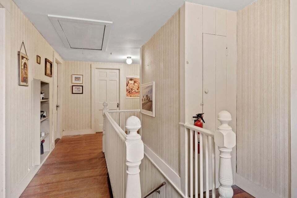 58 LOOMIS Lane