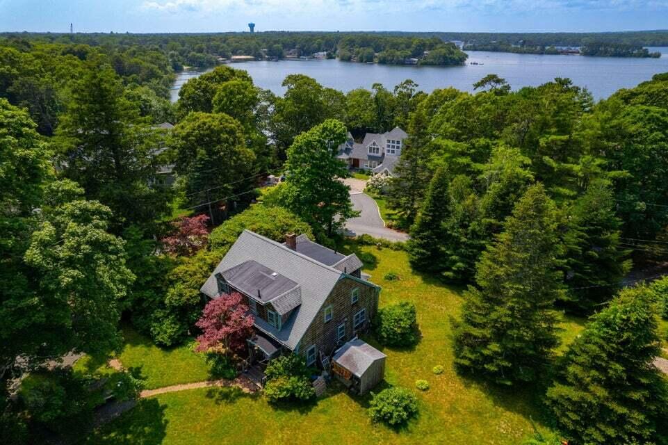 58 LOOMIS Lane