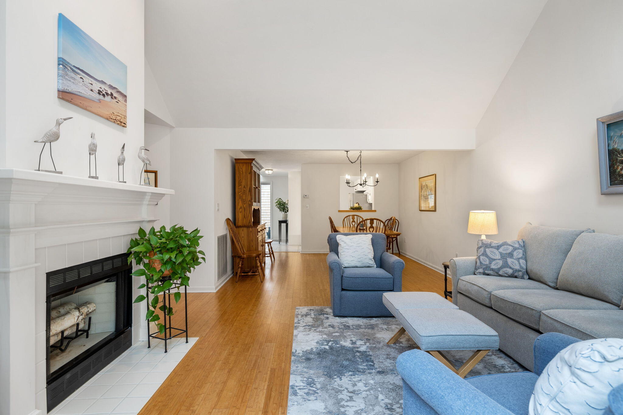 33 W WOODS Circle