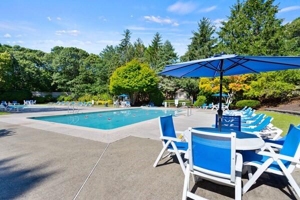 33 W WOODS Circle