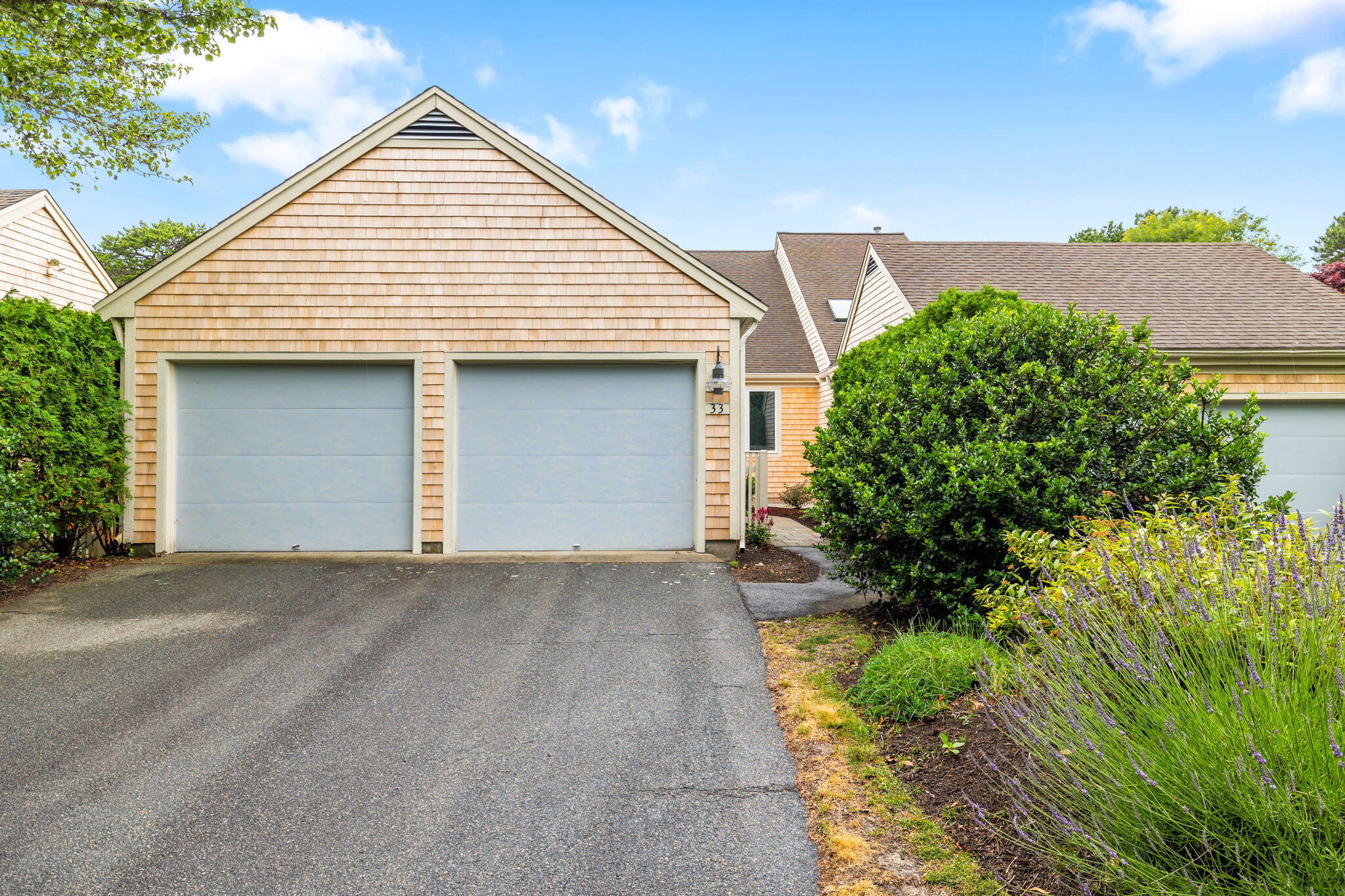 33 W WOODS Circle