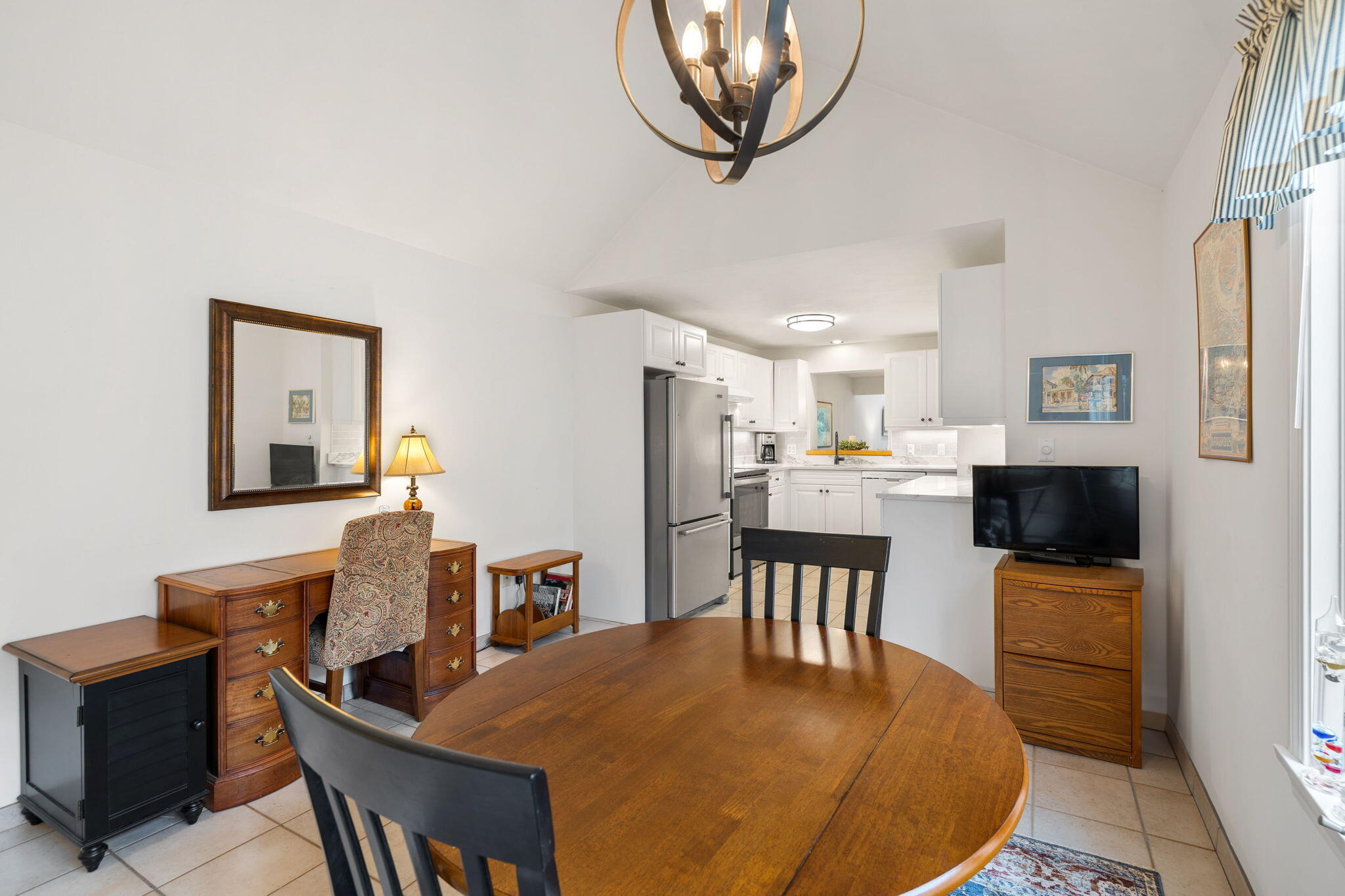 33 W WOODS Circle