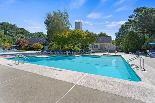 33 W WOODS Circle