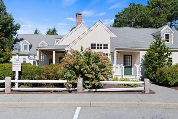 33 W WOODS Circle