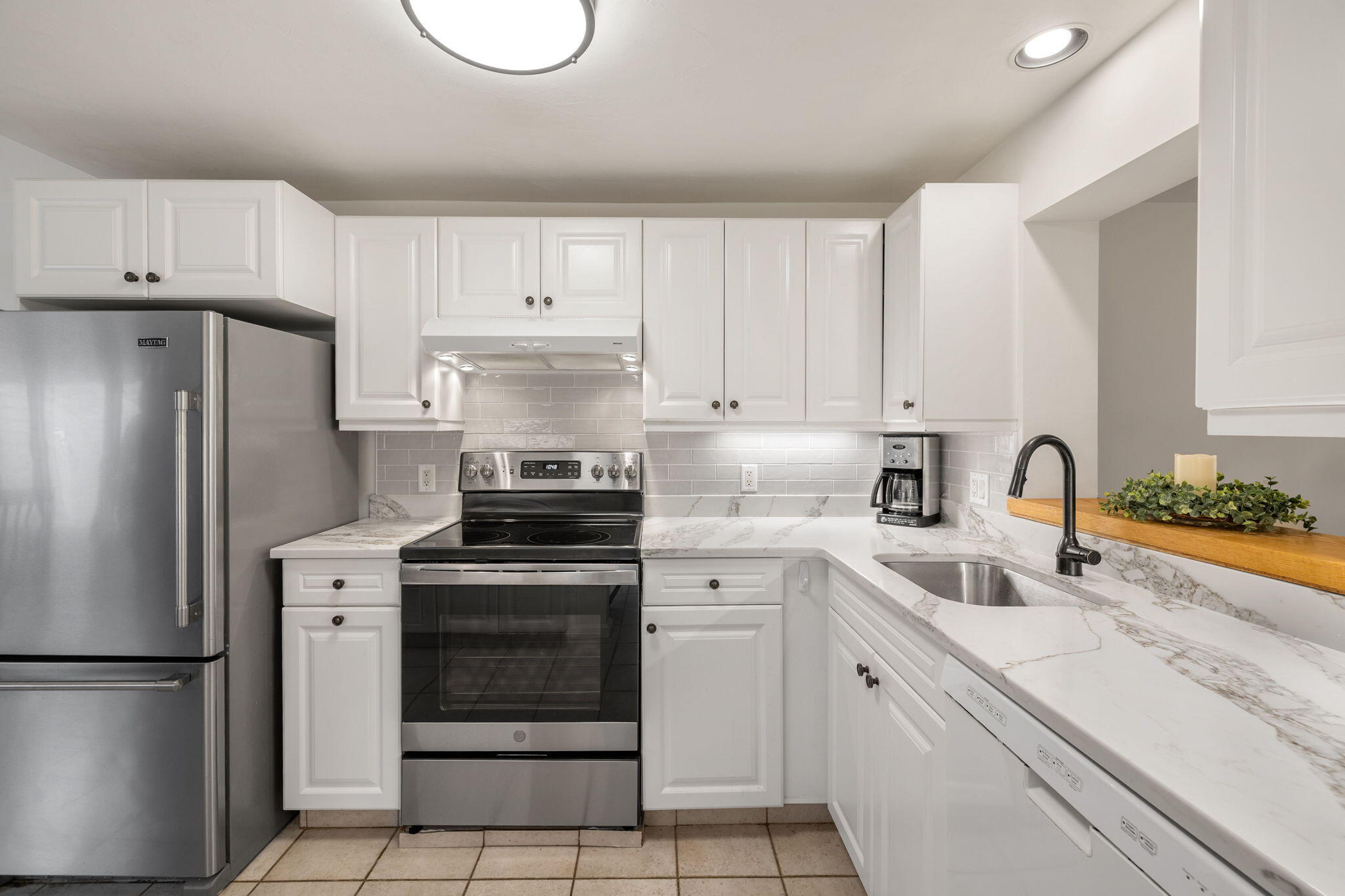 33 W WOODS Circle