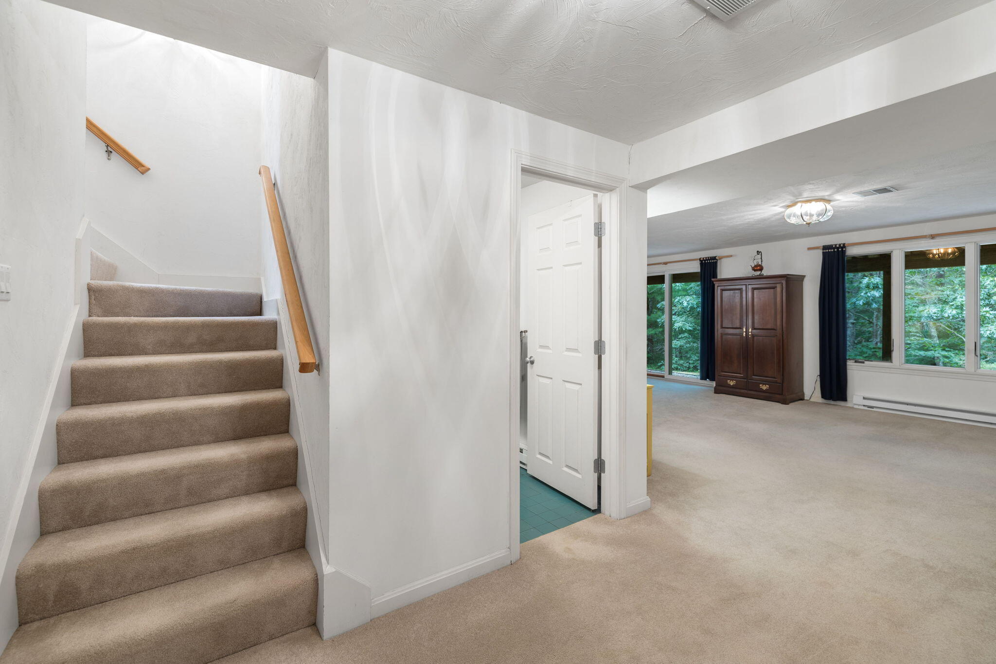 33 W WOODS Circle