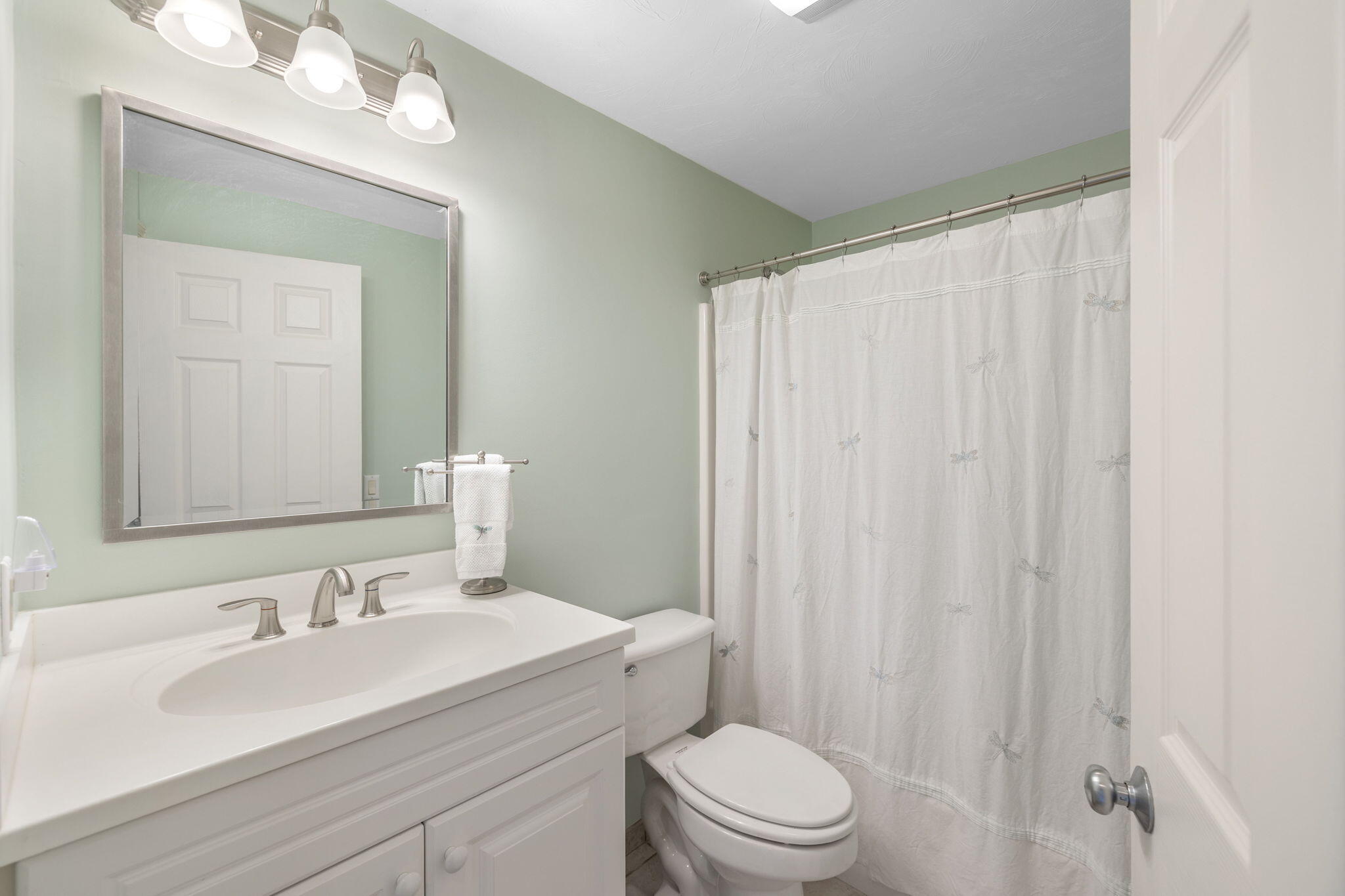 33 W WOODS Circle