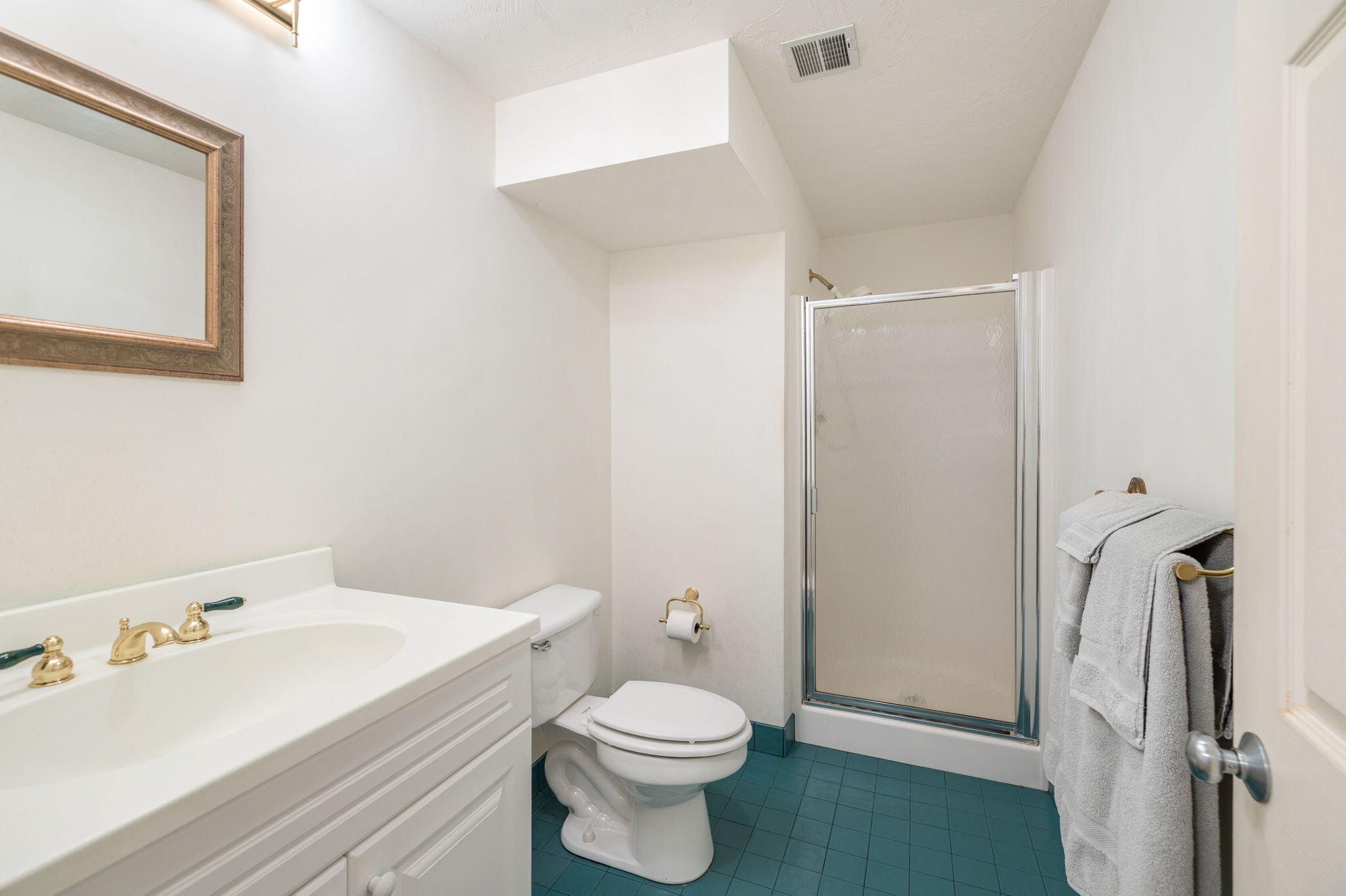 33 W WOODS Circle