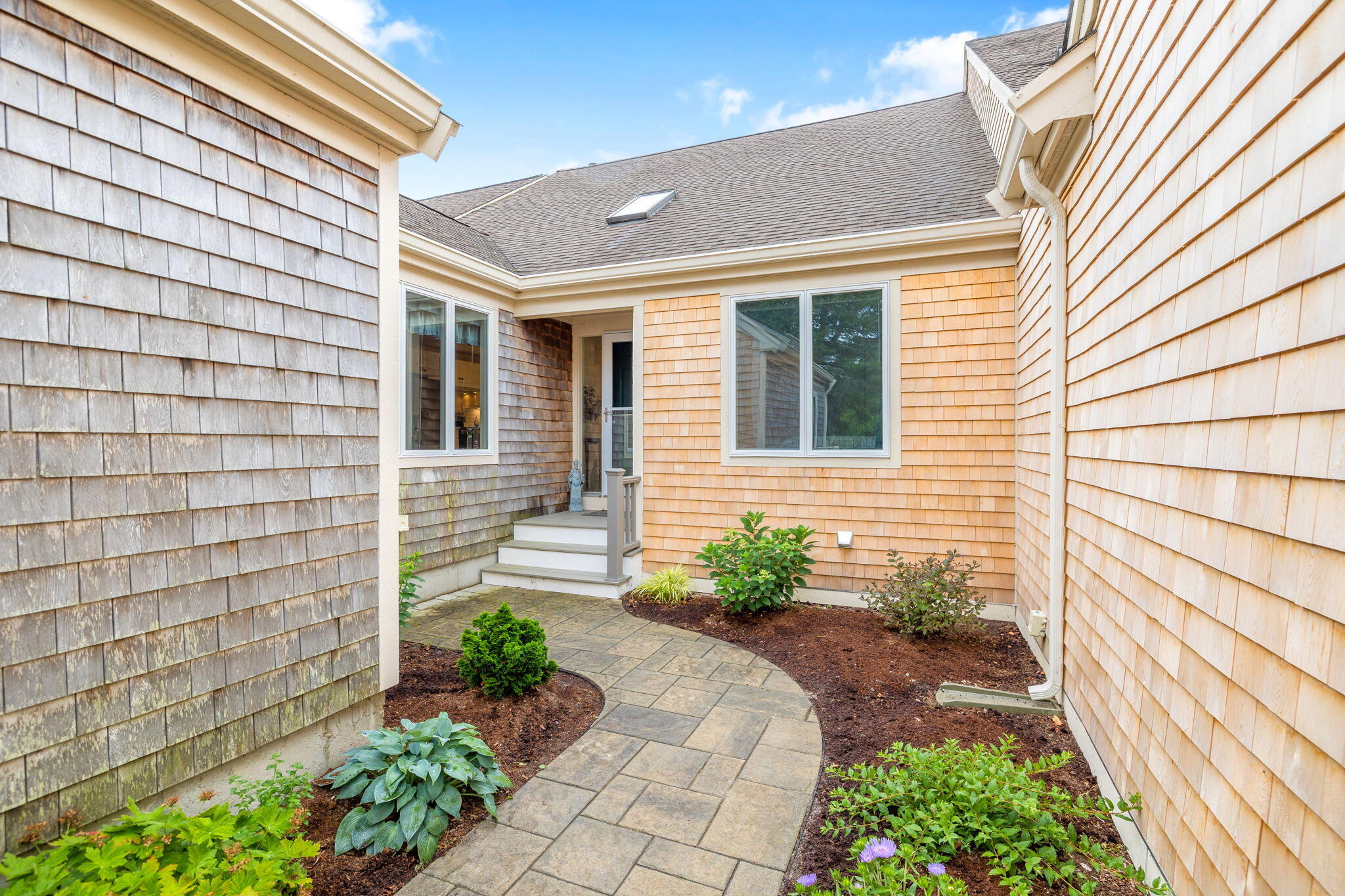 33 W WOODS Circle