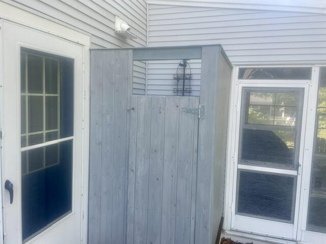 32 NIAGARA Lane