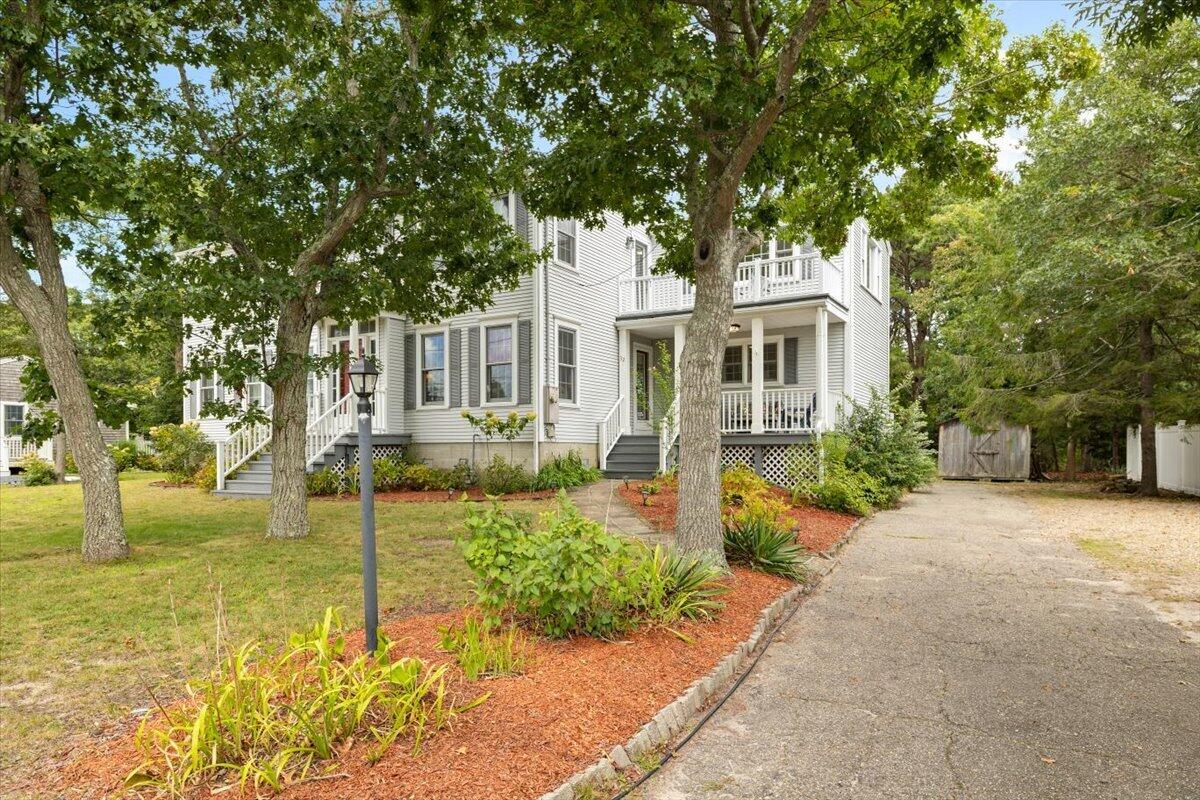 32 NIAGARA Lane