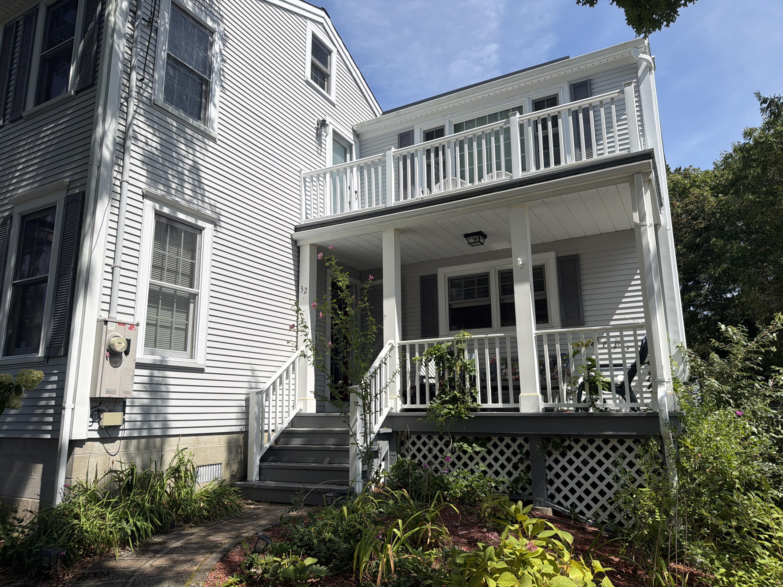 32 NIAGARA Lane