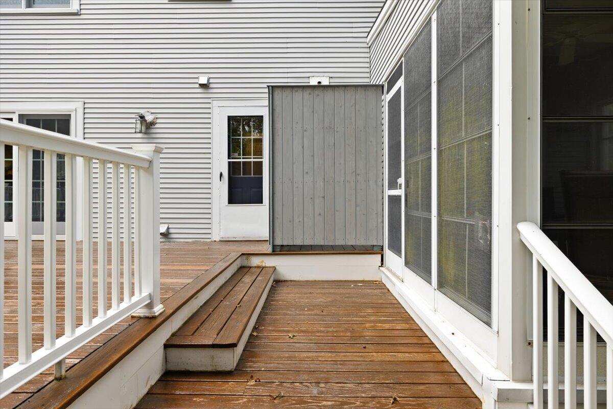 32 NIAGARA Lane