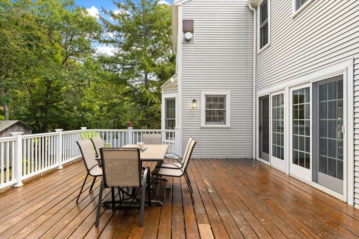 32 NIAGARA Lane
