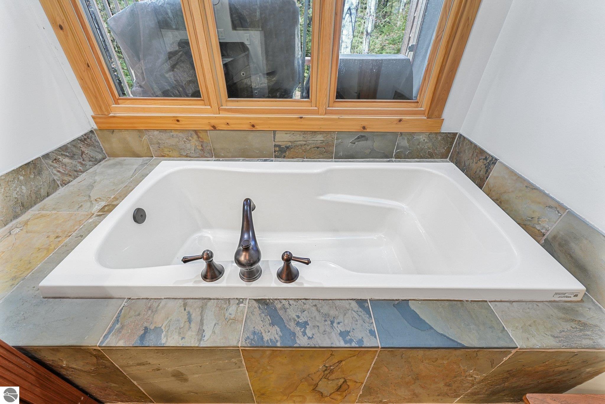 3958 Northshore Trail