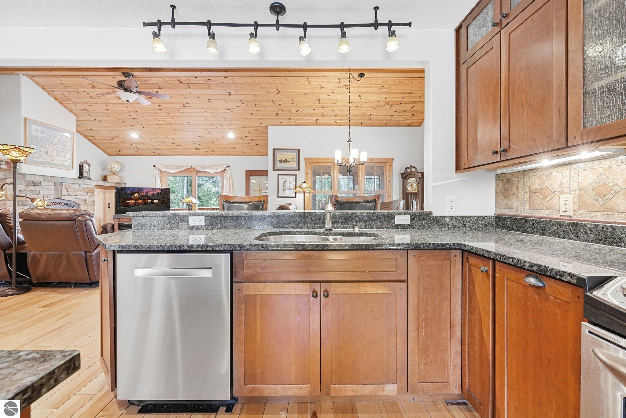 3958 Northshore Trail