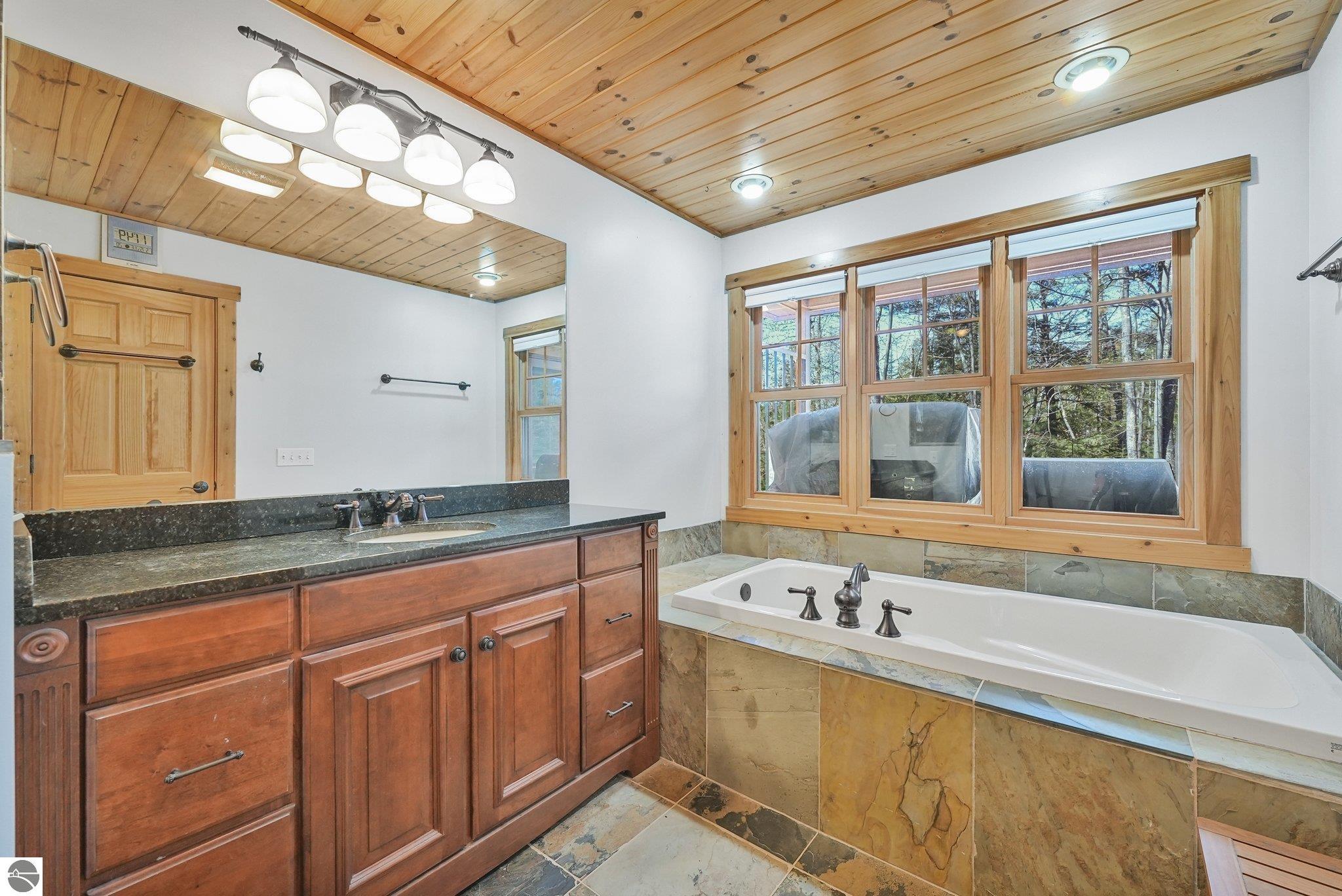 3958 Northshore Trail