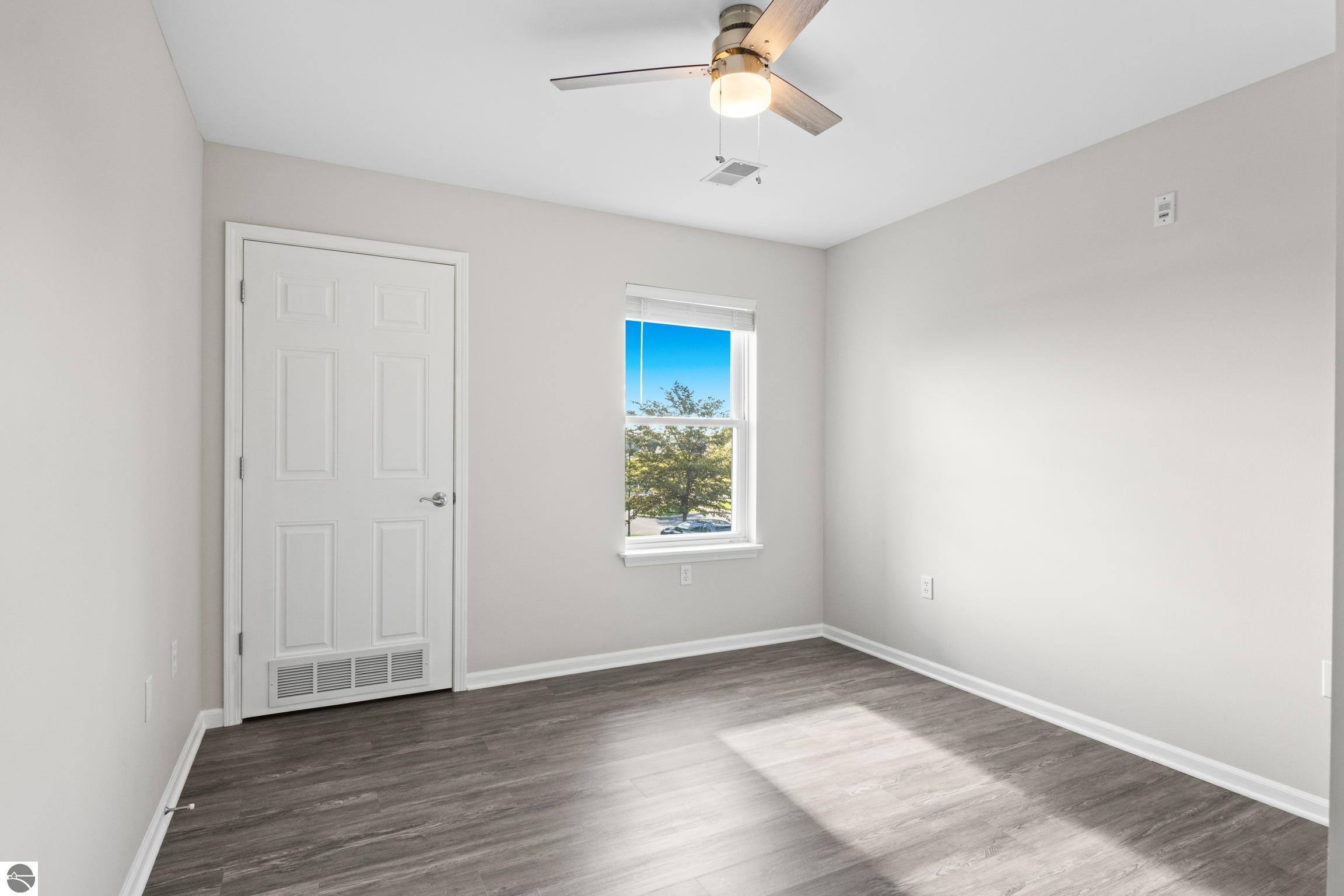 1122 Lake Ridge Drive # 201