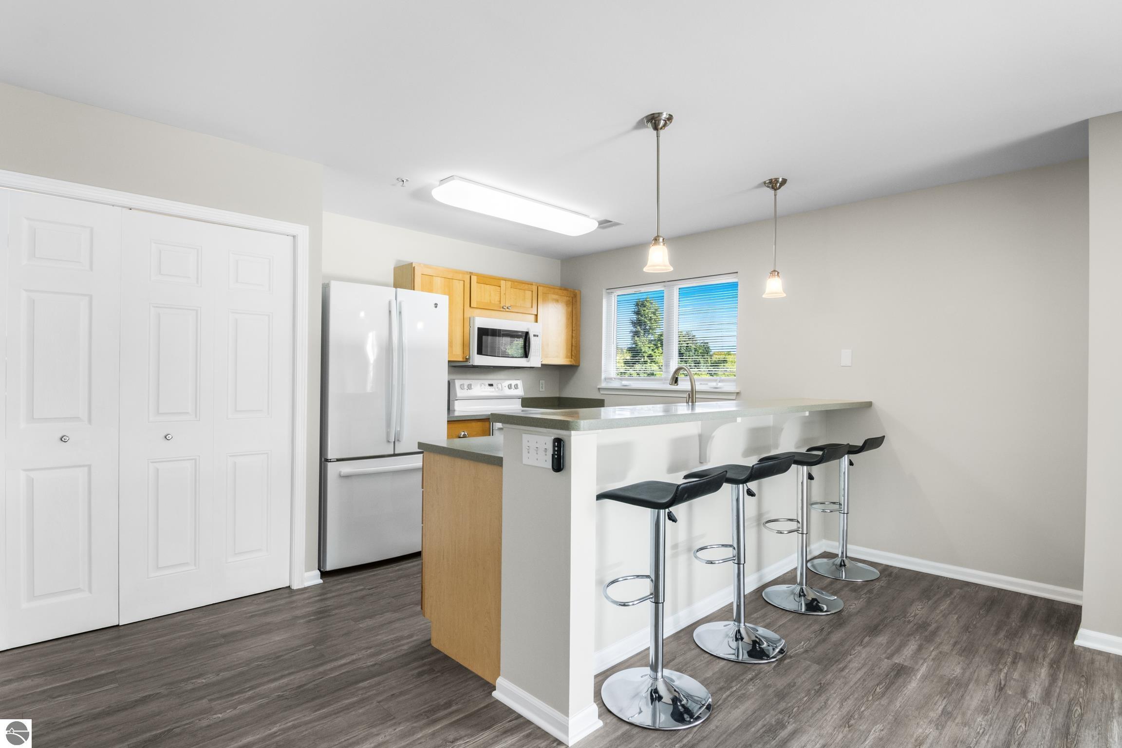 1122 Lake Ridge Drive # 201