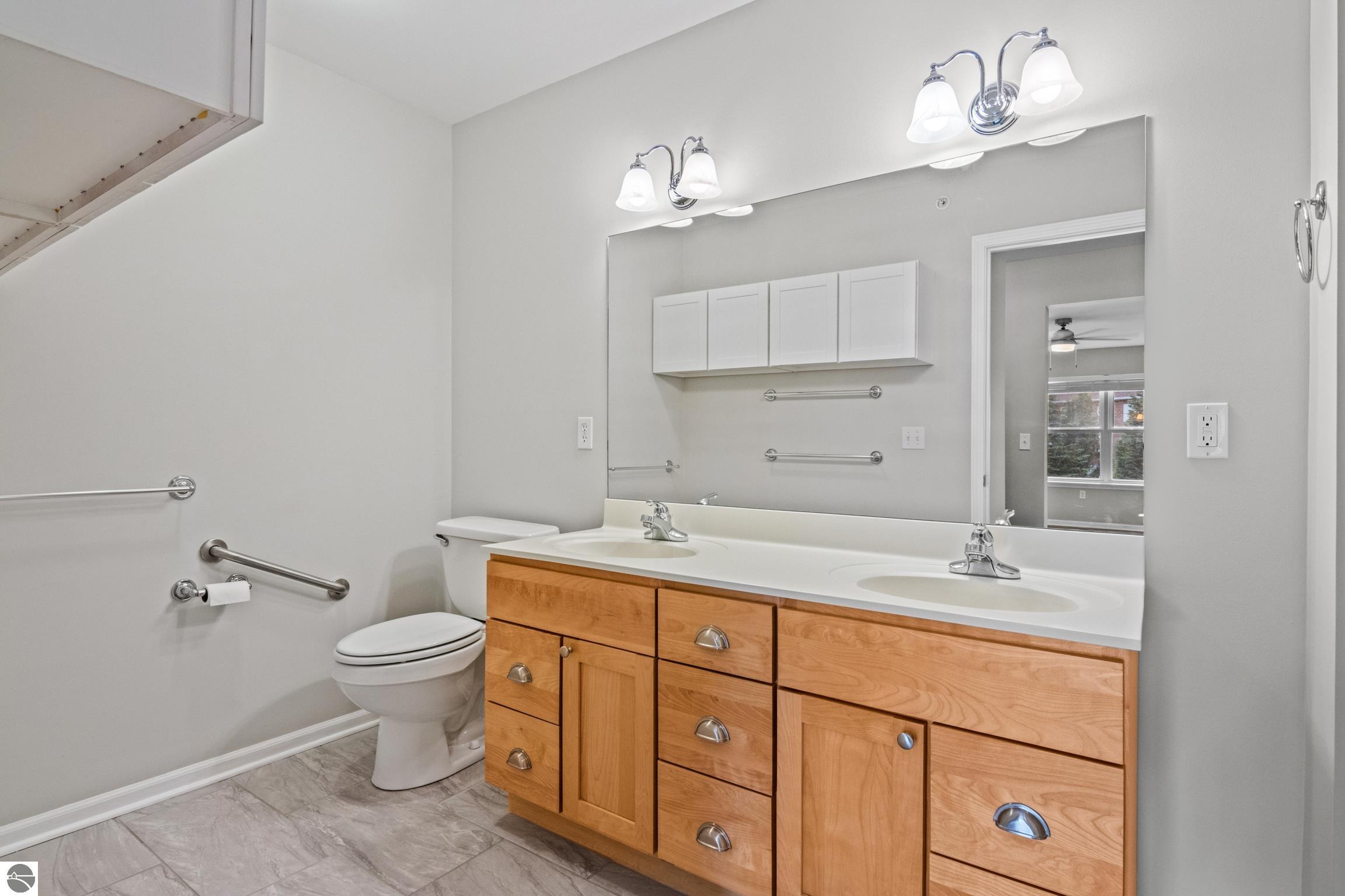 1122 Lake Ridge Drive # 201