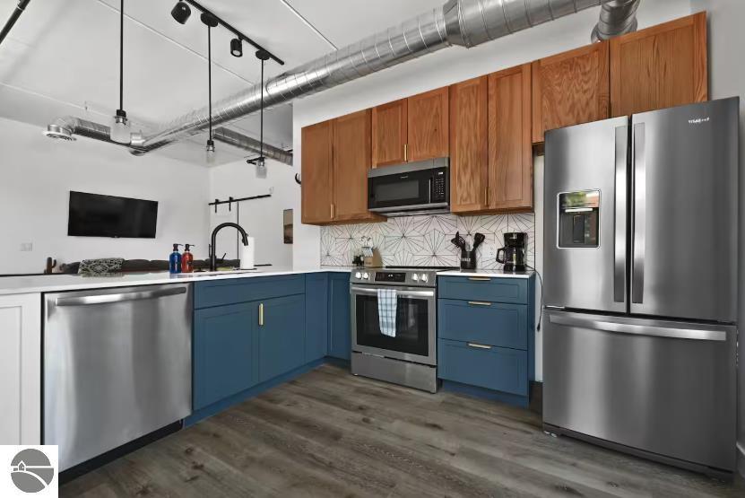 1825 E Eighth Street # 104