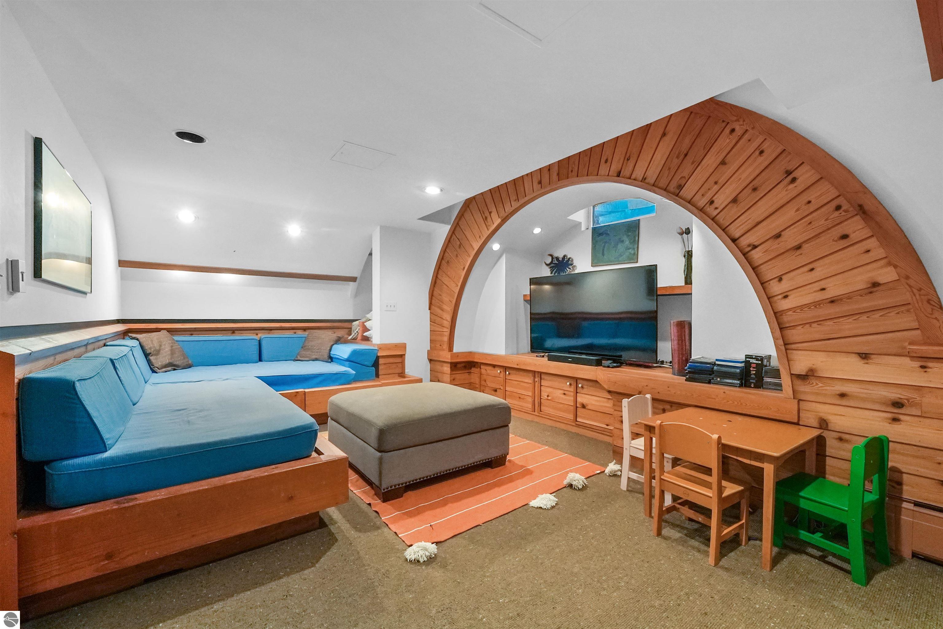 1310 Peninsula Court