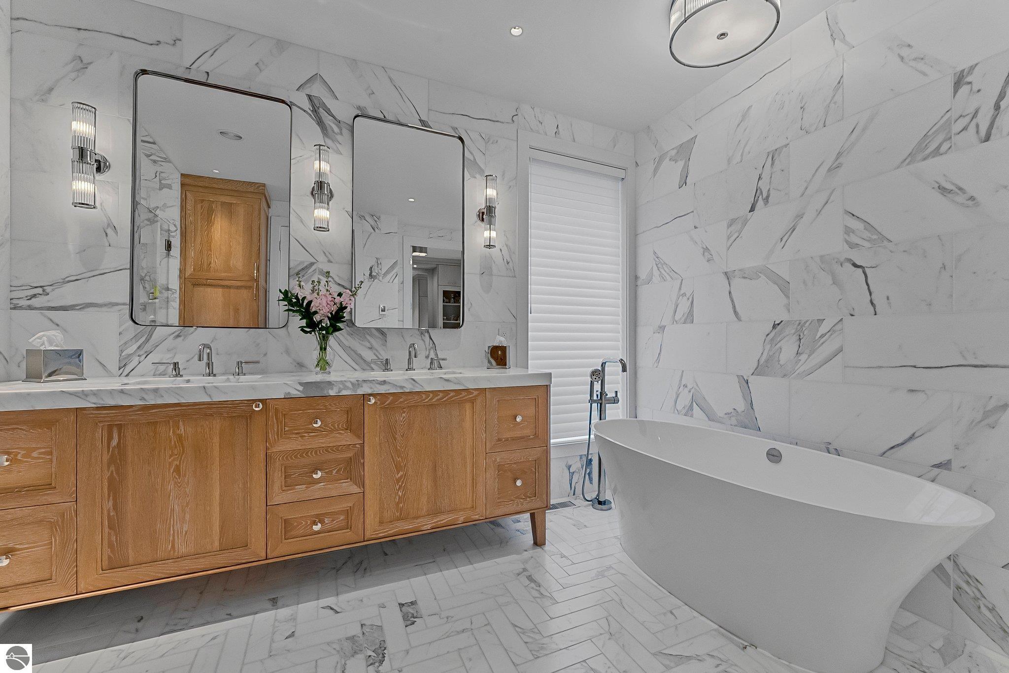 6709 E Wilderness Drive