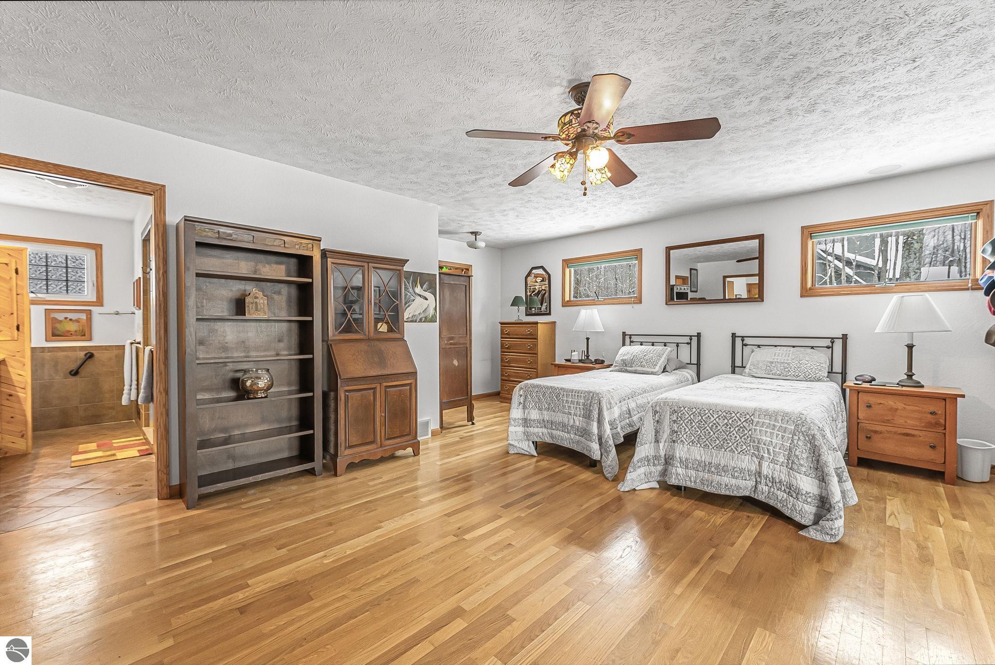 420 W Beech Bark Trail