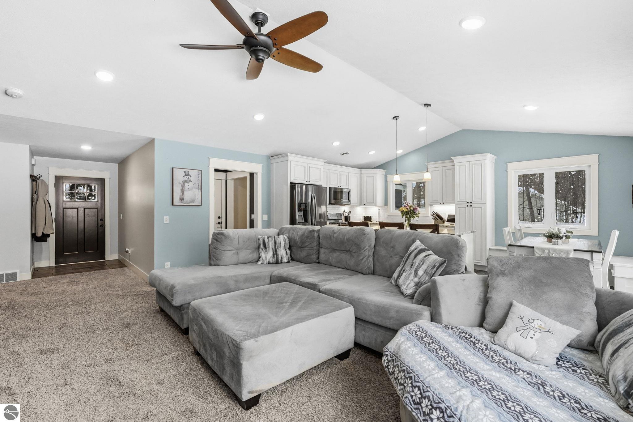 3364 Inland Oaks Drive S