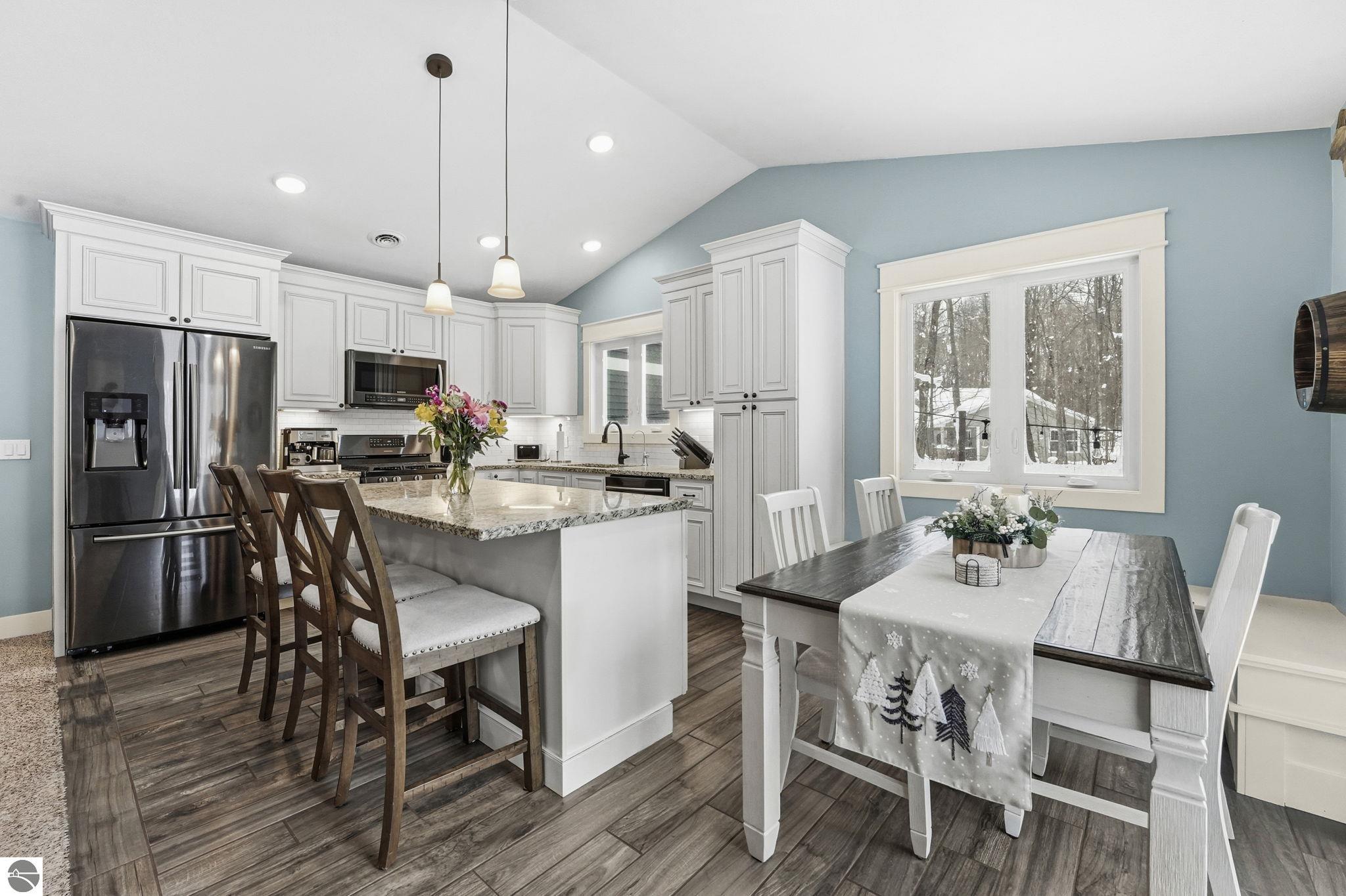 3364 Inland Oaks Drive S