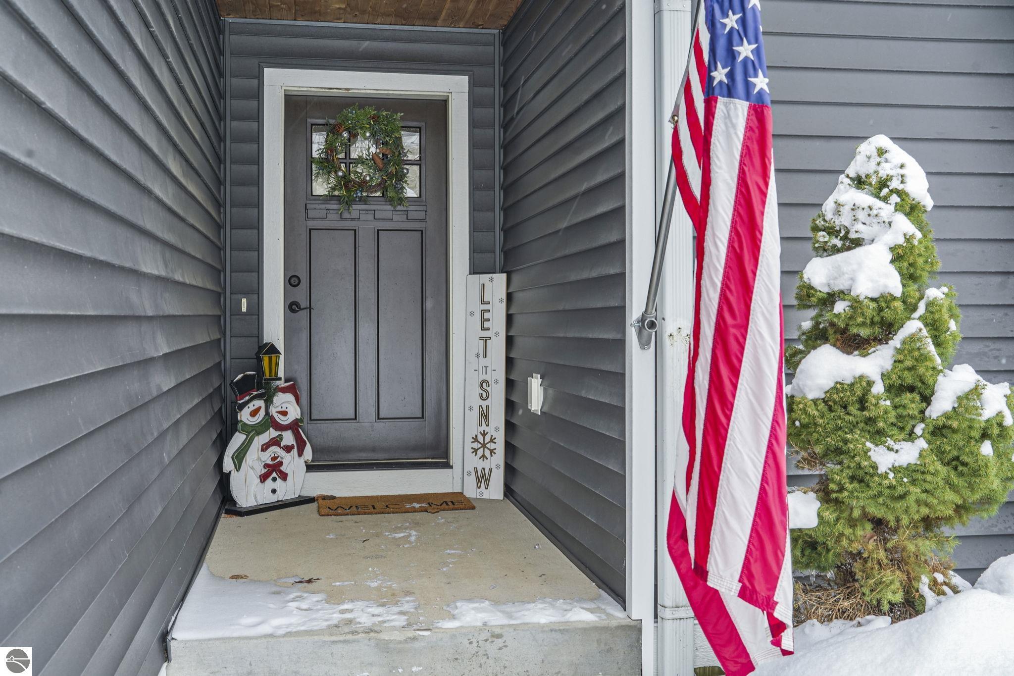 3364 Inland Oaks Drive S