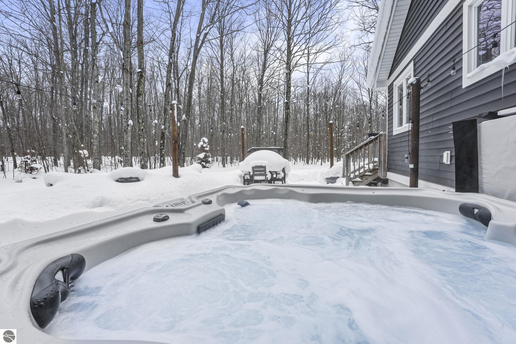 3364 Inland Oaks Drive S